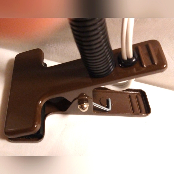 WALLACE CLAMP ON LAMP WITH METAL ENAMEL FINISH LAMP SHADE & CLAMP (NWT/BOX) - Picture 5 of 7